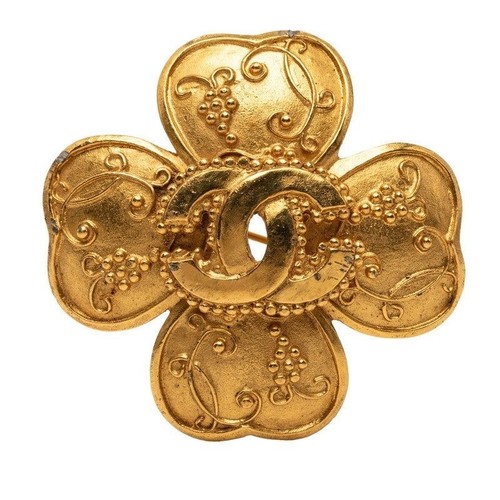 Chanel logo clover motif - cc,