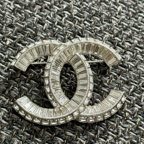 Large chanel crystal - large, bijoux