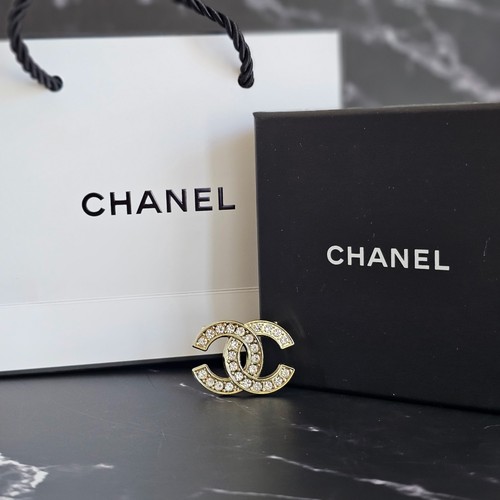 Chanel interlocking crystal - chanel,