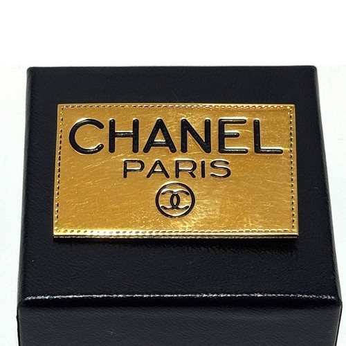 Chanel logo coco mark plate - cc,
