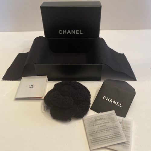 Vtg chanel black boucle tweed - black,