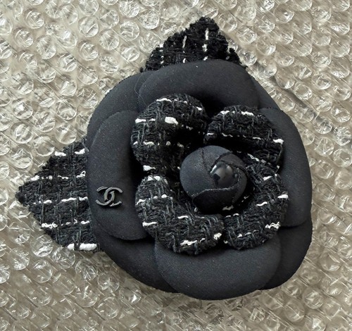 Chanel authentic black tweed - chanel,