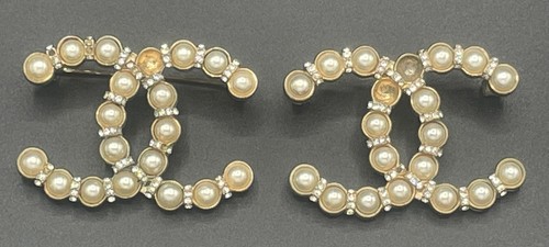 Chanel logo brooches pearl - chanel,