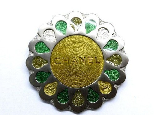Chanel 99a round brooch - chanel,