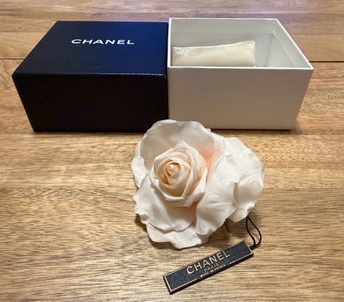 Authentic chanel silk light - authentic,