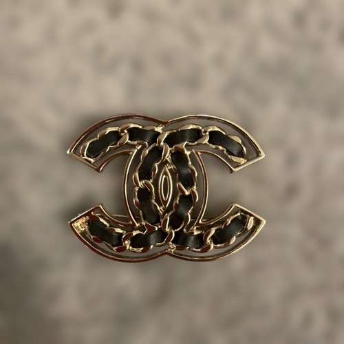 chanel/brooch