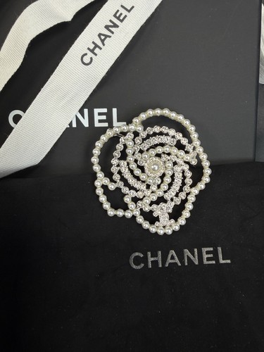 Authentic chanel camellia - authentic, faux